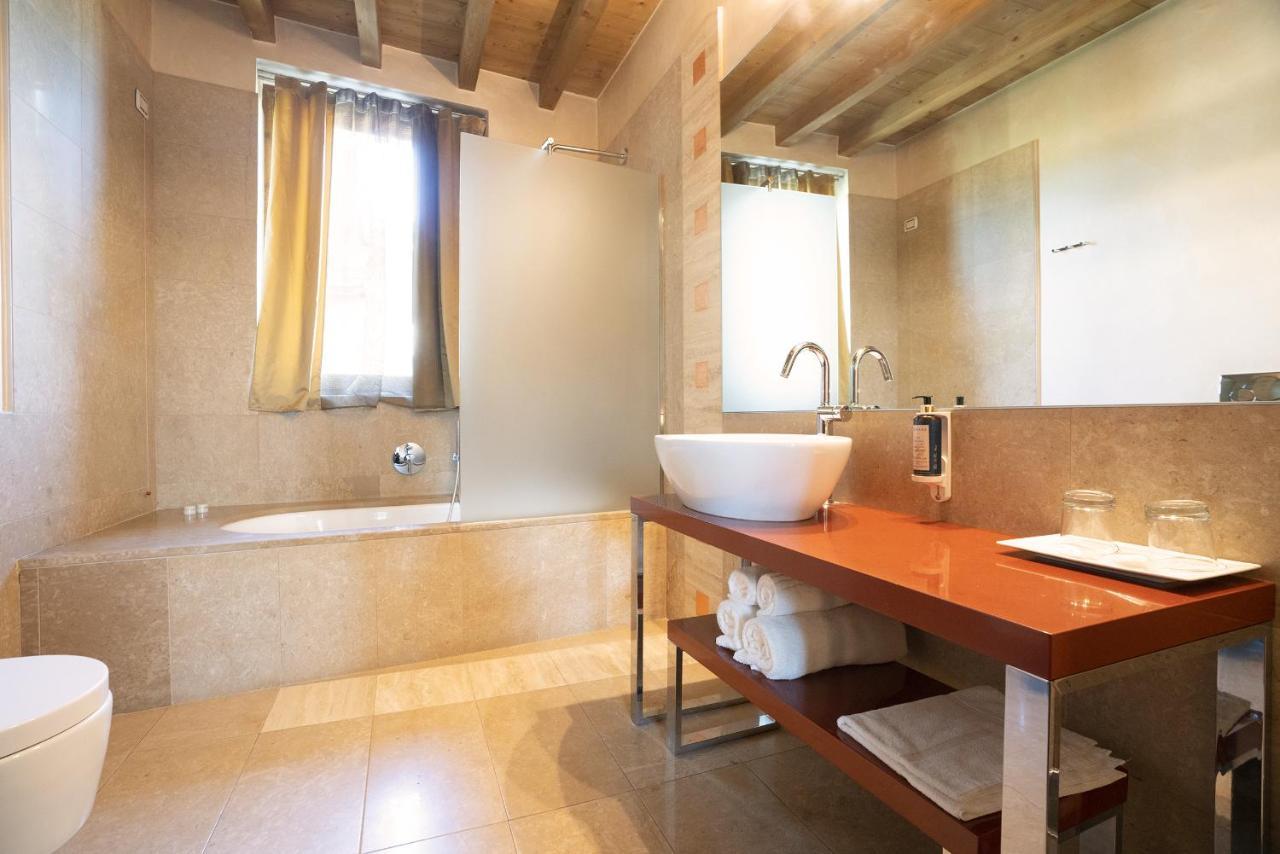 Il Borgo - 1711 Luxury Guest House Arlate Exteriör bild